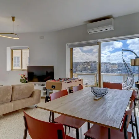 Tower Road - Top Floor - Sea Front - Spectacular Views 公寓