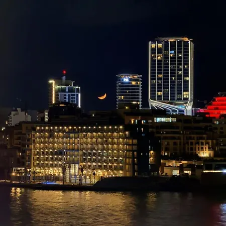 Tower Road - Top Floor - Sea Front - Spectacular Views
