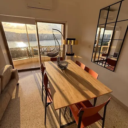Tower Road - Top Floor - Sea Front - Spectacular Views