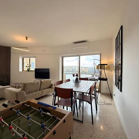 Tower Road - Top Floor - Sea Front - Spectacular Views
