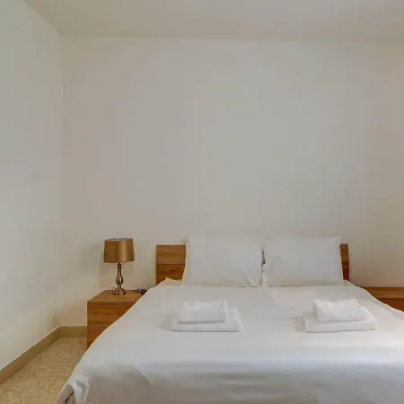 Tower Road - Top Floor - Sea Front - Spectacular Views *