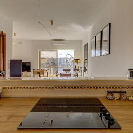 Tower Road - Top Floor - Sea Front - Spectacular Views 公寓 *