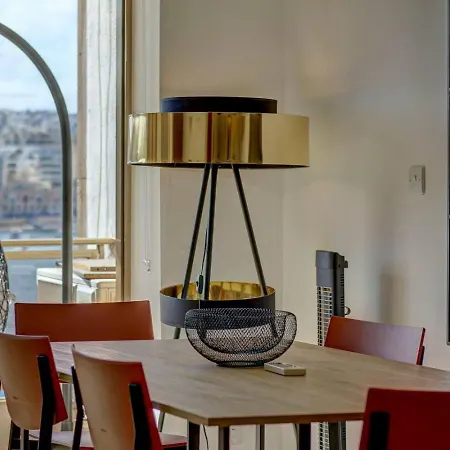 Tower Road - Top Floor - Sea Front - Spectacular Views 公寓 *