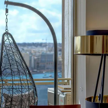 Tower Road - Top Floor - Sea Front - Spectacular Views